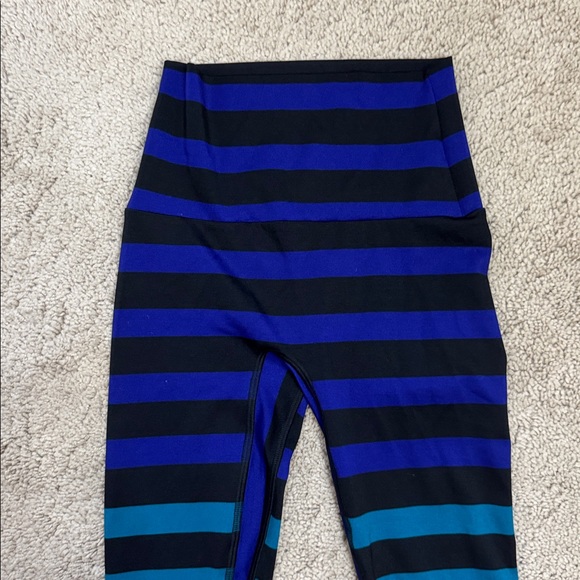 K-DEER Emmie Stripe Leggings Size XS Sneaker Length - Picture 4 of 8